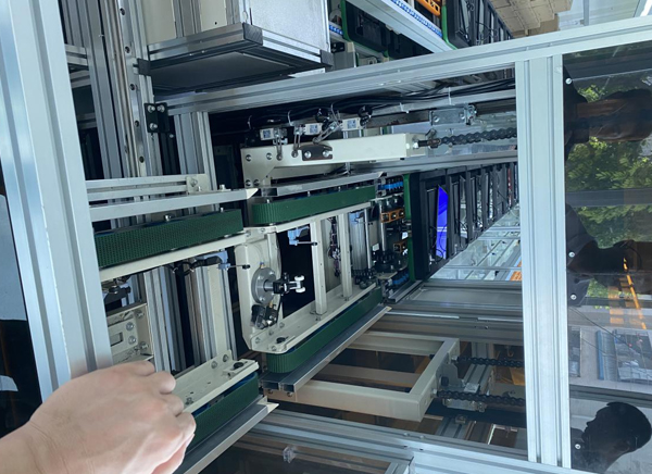 電視機(jī)一體裝配線（自動(dòng)化組裝線）